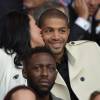 Nicolas Batum et sa compagne Aurélie lors du match entre le Paris Saint-Germain et Reims au Parc des Princes à Paris, le 23 mai 2015