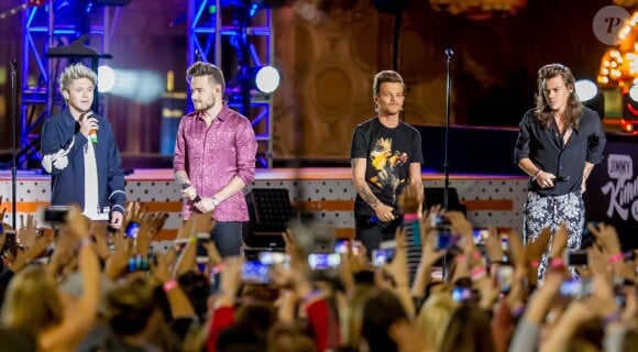 Le groupe One Direction (Harry Styles, Louis Tomlinson, Niall Horan, Liam Payne) en concert lors de 'Jimmy Kimmel Live!' à Hollywood, le 19 novembre 2015. © CPA / Bestimage