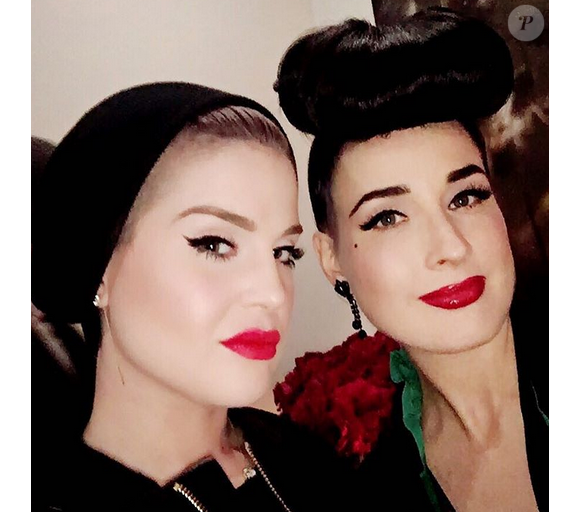Kelly Osbourne et Dita Von Teese / Photo postée sur le compte Instagram de Kelly Osbourne, le 17 décembre 2015.
