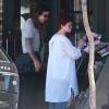 Exclusif - Ozzy Osbourne et sa femme Sharon Osbourne achètent des magazines à West Hollywood, le 26 juillet 2015. E