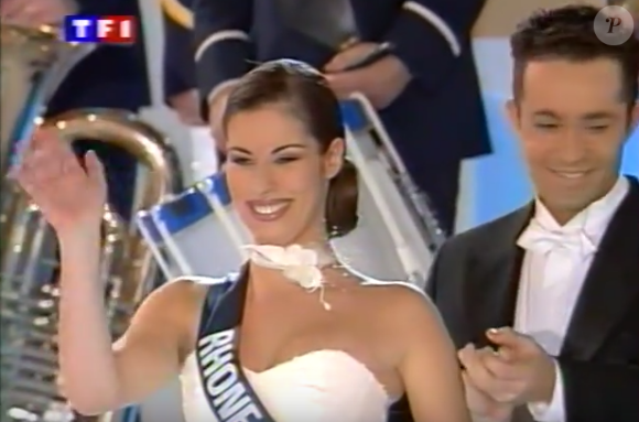 Ariane Quatrefages, lors de l'élection de Miss France 2000, en décembre 1999 sur TF1.