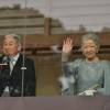 L'empereur Akihito du Japon avec son épouse l'impératrice Michiko lors de la célébration de son 82e anniversaire au palais impérial, à Tokyo, le 23 décembre 2015.