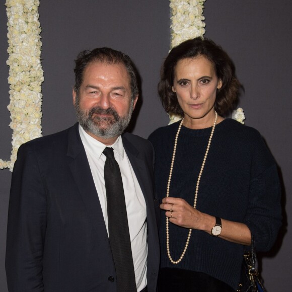 Inès de La Fressange et son compagnon Denis Olivennes - Soirée des 30 ans du magazine Elle U.S et des 70 ans du magazine Elle France à l'Ambassade des Etats-Unis à Paris, le 6 octobre 2015.