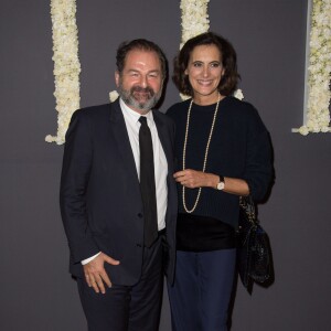 Inès de La Fressange et son compagnon Denis Olivennes - Soirée des 30 ans du magazine Elle U.S et des 70 ans du magazine Elle France à l'Ambassade des Etats-Unis à Paris, le 6 octobre 2015.