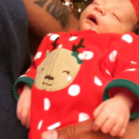 Dwayne Johnson chante pour son bébé Jasmine et met en garde le père Noël