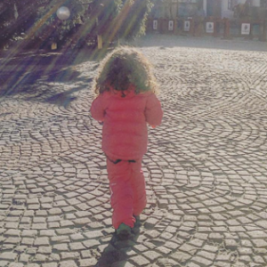 Emilie Nef Naf à Mégève avec ses enfants, Noël 2015, ici Maëlla.