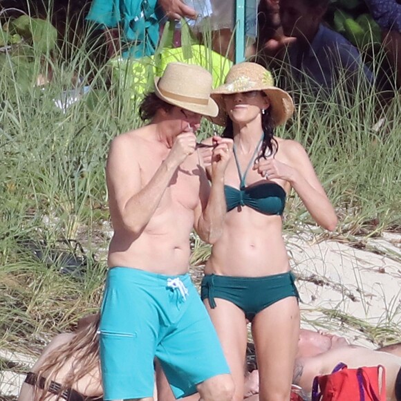 Sir Paul McCartney et sa femme Nancy Shevell sur une plage à St Barthelemy, le 27 décembre 2015