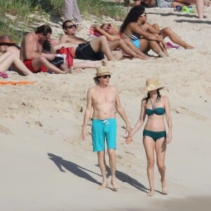 Sir Paul McCartney et sa femme Nancy Shevell sur une plage à St Barthelemy, le 27 décembre 2015