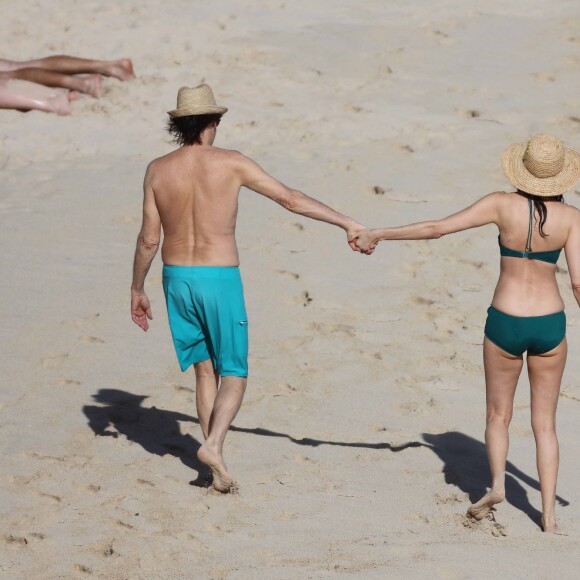 Sir Paul McCartney et sa femme Nancy Shevell sur une plage à St Barthelemy, le 27 décembre 2015