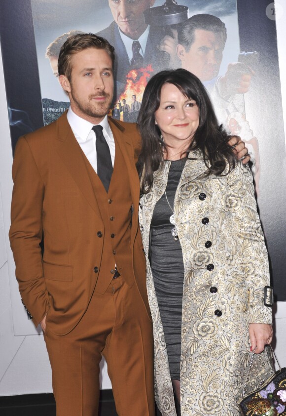 Ryan Gosling et sa mère Donna lors de l'avant-première du film Gangster Squad à Los Angeles le 7 janvier 2013