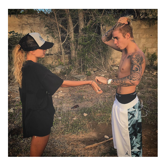 Justin Bieber en vacances avec Hailey Baldwin et son petit frère Jaxon / photo postée sur Instagram, le 29 décembre 2015.