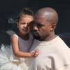 Kanye West et sa fille North à Woodland Hills, le 7 octobre 2015