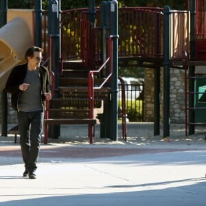 Olivier Martinez s'amuse avec son fils Maceo Martinez dans un parc à Los Angeles, le 31 décembre 2015.