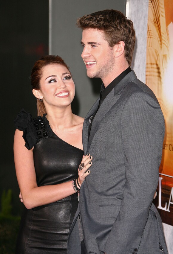 Miley Cyrus et son petit ami Liam Hemsworth à la première du film The Last Song, sur le tournage duquel ils se sont rencontrés, le 25 mars 2010 à Hollywood