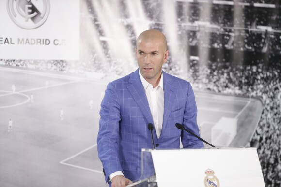 Zinédine Zidane lors de sa nomination en tant qu'entraîneur du Real Madrid au stade Santiago Bernabéu de Madrid le 4 janvier 2016.