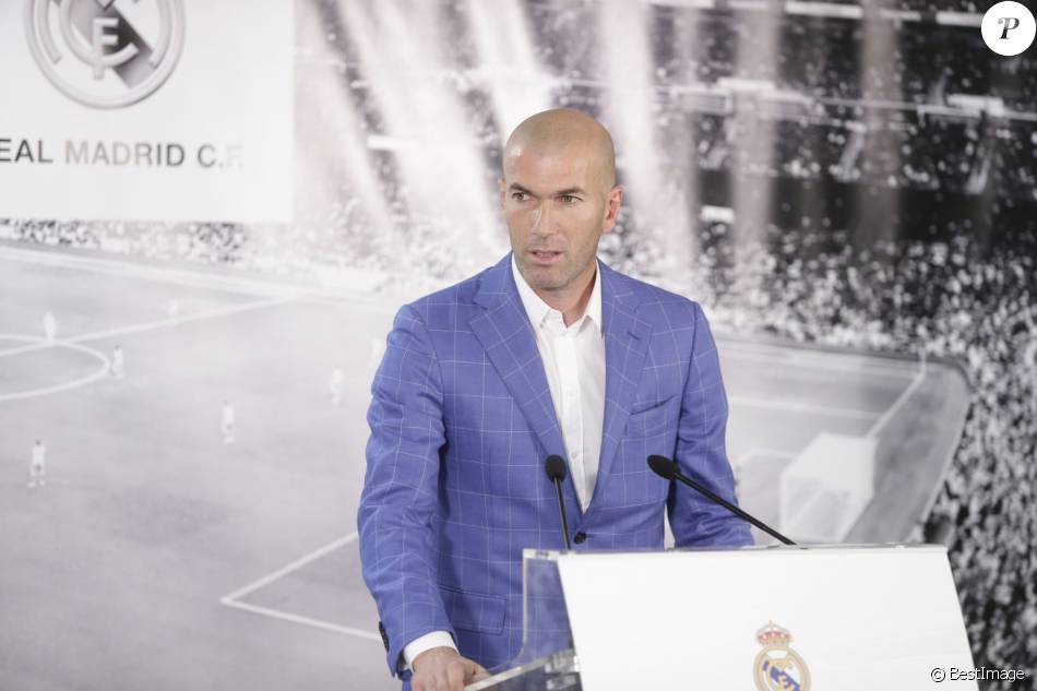 Zinédine Zidane lors de sa nomination en tant qu&#039;entraîneur du Real Madrid au stade Santiago Bernabéu de Madrid le 4 janvier 2016.