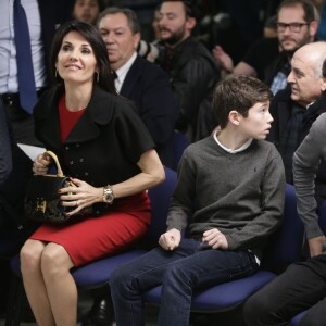 Véronique Zidane et ses quatre enfants Enzo, Luca, Elyaz et Théo lors de la nomination de son époux Zinédine Zidane à la tête du Real Madrid au stade Santiago Bernabéu de Madrid le 4 janvier 2016.