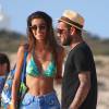 Dani Alves, la star du FC Barcelone en vacances à Formentera avec sa compagne Joana Sanz, le 15 juillet 2015