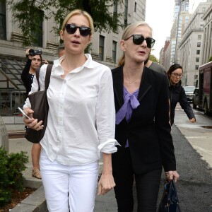 Kelly Rutherford, accompagnée de sa mère Ann Edwards, s'est rendue au tribunal de Manhattan à New York, où elle était convoquée pour enlèvement d'enfants. Le juge lui a ordonné de renvoyer ses enfants à leur père à Monaco. L'actrice ayant perdu la garde de ses enfants. Le 11 août 2015 © CPA / Bestimage