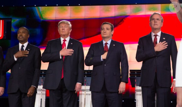 Ben Carson, Donald Trump, Ted Cruz et Jeb Bush lors du débat républicain sur CNN à Las Vegas, le 15 décembre 2015