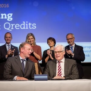 La reine Maxima des Pays-Bas assiste à la signature d'un crédit de 100 millions d'euros de la Banque européenne d'investissement pour financer le micro-crédit aux Pays-Bas, à Amsterdam le 7 janvier 2016.