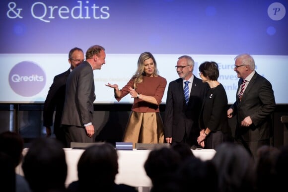 La reine Maxima des Pays-Bas assiste à la signature d'un crédit de 100 millions d'euros de la Banque européenne d'investissement pour financer le micro-crédit aux Pays-Bas, à Amsterdam le 7 janvier 2016.