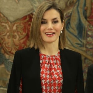 La reine Letizia d'Espagne assurait ses premières audiences de l'année 2016, le 8 janvier au palais de la Zarzuela.