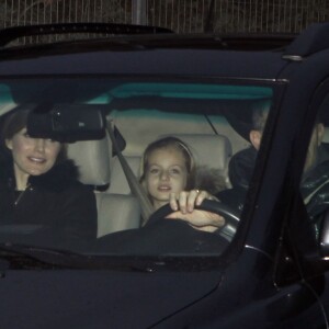 Le roi Felipe VI d'Espagne, la reine Letizia et leurs filles la princesse Leonor et la princesse Sofia se rendent chez Jesus Ortiz, le père de Letizia, pour fêter l'Épiphanie le 6 janvier 2016 à Madrid