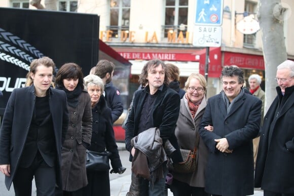 Bénabar, sa femme Stéphanie Nicolini, Cali, Patrick Pelloux, Denise et Michel Charbonnier, les parents du dessinateur Charb - Obsèques de Michel Delpech en l'église Saint-Sulpice à Paris, le 8 janvier 2016
