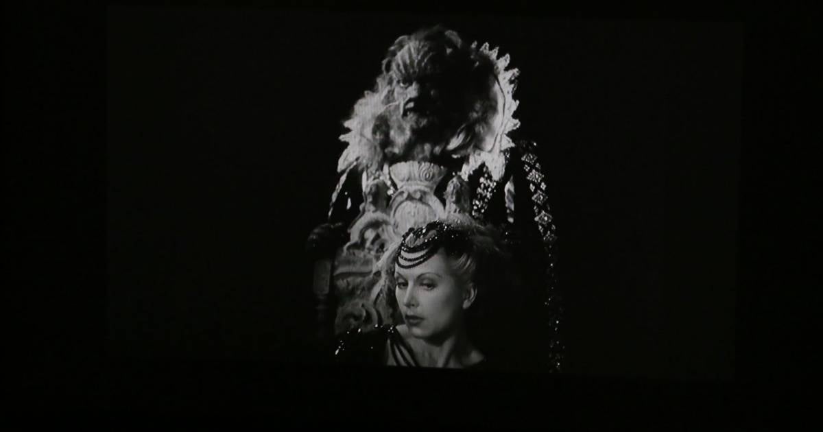 Jean Marais et Josette Day dans La belle et la bête Vernissage de l'exposition Jean Cocteau le Jean Marais et Josette Day dans La belle et la bête Vernissage de l'exposition Jean Cocteau le