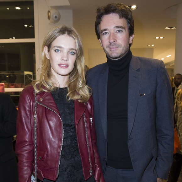 Natalia Vodianova et son compagnon Antoine Arnault lors du lancement en exclusivité et en avant-première de l'édition limitée et numérotée "Inspired by Natalia Vodianova only for Naked Heart Foundation" chez Colette à Paris, le 12 novembre 2015. Carole Tessier, fondatrice de Preciously Paris, a créé en exclusivité pour Naked Heart Foundation, fondation dirigée par la super-model et styliste Natalia Vodianova, une pochette " Rock'n Love ", chic et précieuse. © Olivier Borde / Bestimage