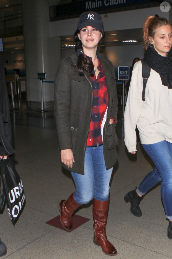 Lana Del Rey à l'aéroport de Los Angeles, le 13 décembre 2015.