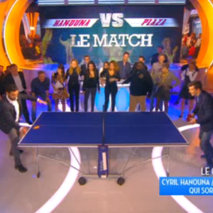 Cyril Hanouna perd au ping-pong face à Stéphane Plaza, le 13 janvier 2016 sur D8 dans "Touche pas à mon poste".