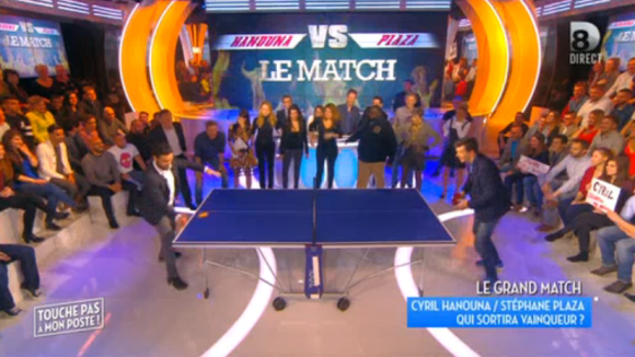 Cyril Hanouna perd au ping-pong face à Stéphane Plaza, le 13 janvier 2016 sur D8 dans "Touche pas à mon poste".