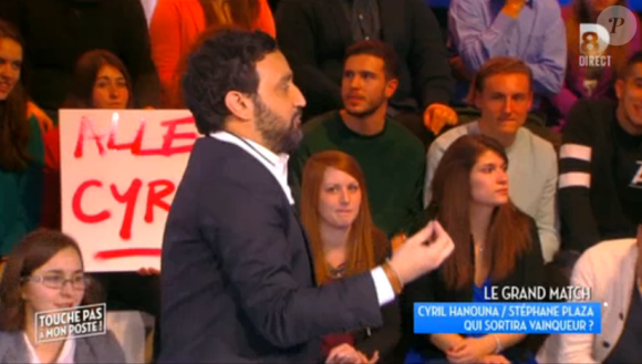 L'animateur Cyril Hanouna perd au ping-pong face à Stéphane Plaza, le 13 janvier 2016 sur D8 dans "Touche pas à mon poste".