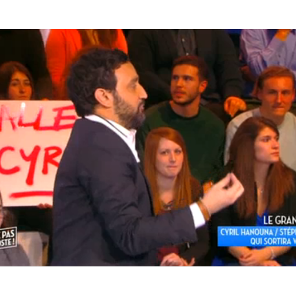 L'animateur Cyril Hanouna perd au ping-pong face à Stéphane Plaza, le 13 janvier 2016 sur D8 dans "Touche pas à mon poste".