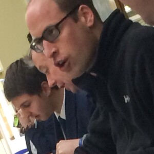 Le prince William s'est invité le 13 janvier 2016 à la cantine de l'école John Henry Newman à Stevenage, entre deux interventions avec ses collègues de l'East Anglian Air Ambulance (EAAA).