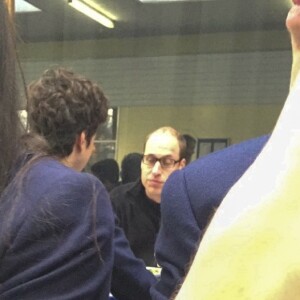 Le prince William s'est invité le 13 janvier 2016 à la cantine de l'école John Henry Newman à Stevenage, entre deux interventions avec ses collègues de l'East Anglian Air Ambulance (EAAA).