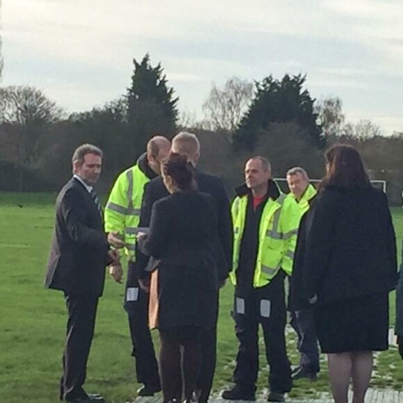 Le prince William s'est invité le 13 janvier 2016 à la cantine de l'école John Henry Newman à Stevenage, entre deux interventions avec ses collègues de l'East Anglian Air Ambulance (EAAA).