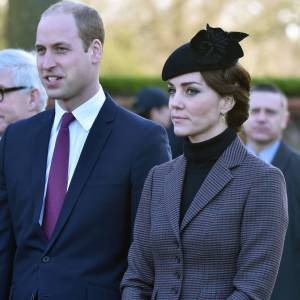 Kate Middleton et le prince William lors des célébrations du centenaire du retrait final de la péninsule de Gallipoli pendant la Première Guerre mondiale au Mémorial de Sandrigham le 10 janvier 2016.