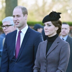 Kate Middleton et le prince William lors des célébrations du centenaire du retrait final de la péninsule de Gallipoli pendant la Première Guerre mondiale au Mémorial de Sandrigham le 10 janvier 2016.