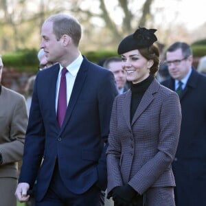 Kate Middleton et le prince William lors des célébrations du centenaire du retrait final de la péninsule de Gallipoli pendant la Première Guerre mondiale au Mémorial de Sandrigham le 10 janvier 2016.