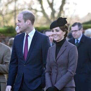 Kate Middleton et le prince William lors des célébrations du centenaire du retrait final de la péninsule de Gallipoli pendant la Première Guerre mondiale au Mémorial de Sandrigham le 10 janvier 2016.