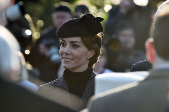 Kate Middleton lors des célébrations du centenaire du retrait final de la péninsule de Gallipoli pendant la Première Guerre mondiale au Mémorial de Sandrigham le 10 janvier 2016.