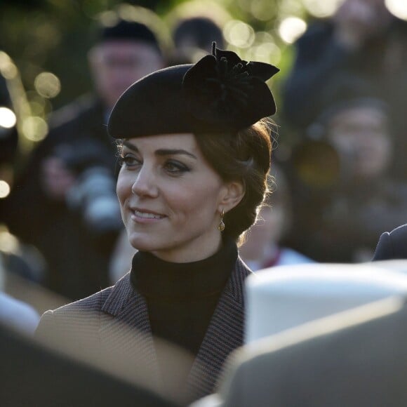 Kate Middleton lors des célébrations du centenaire du retrait final de la péninsule de Gallipoli pendant la Première Guerre mondiale au Mémorial de Sandrigham le 10 janvier 2016.