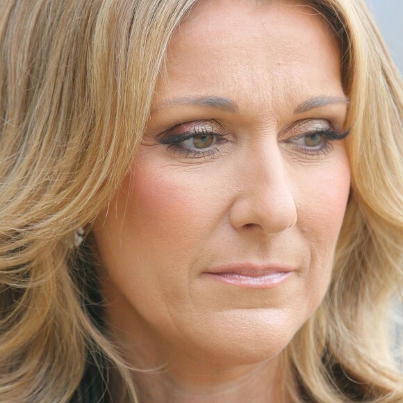Céline Dion faite Chevalier de la légion d'honneur à Paris en mai 2008.