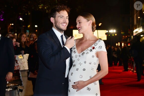 Sam Claflin et son épouse Laura Haddock, enceinte - Avant-première du film "The Hunger Games - La Révolte : Part 2" à Londres. Le 5 novembre 2015.