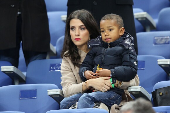 Ludivine Sagna et son fils Elias - People assistent au match de football entre la France et l'Allemagne au Stade de France à Saint-Denis le 13 novembre 2015.