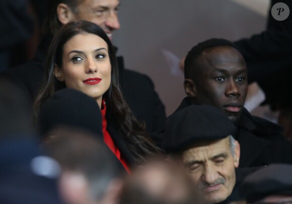Bacary Sagna et sa femme Ludivine - People lors du match de Ligue 1 Psg-Lyon lors de la 18e journée au Parc des Princes à Paris, le 13 décembre 2015.