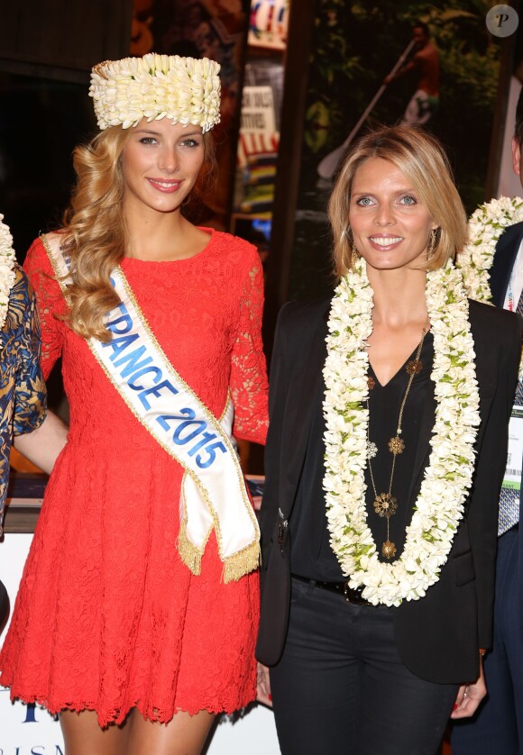 Camille Cerf, miss France 2015 et Sylvie Tellier au stand Tahiti du salon Top Resa au Parc des expositions à Paris le 29 Septembre 2015.